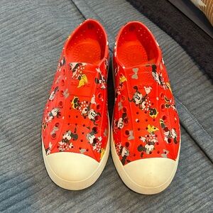 NATIVE Disney Minnie Mouse shoes - sz 8 women’s